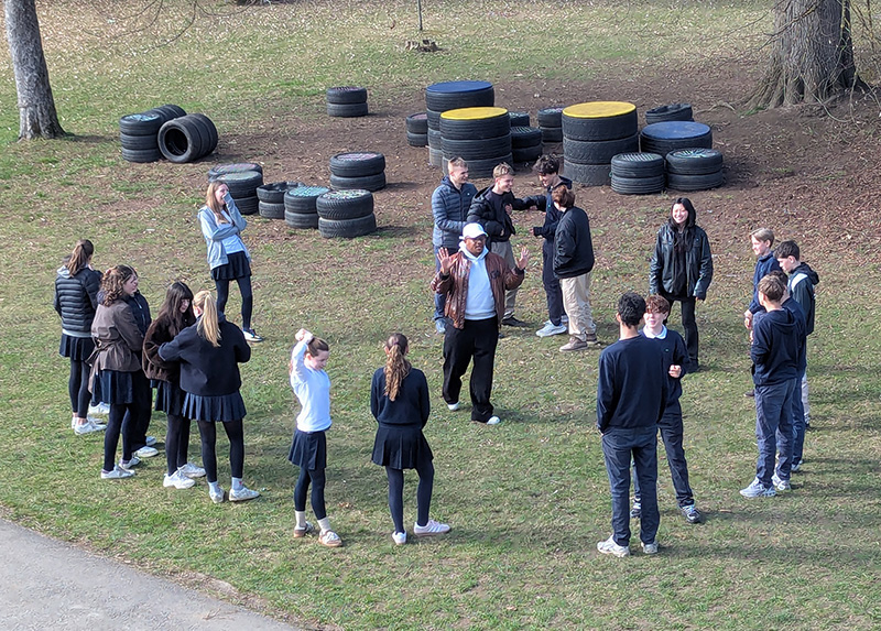 Only in English, please! 4