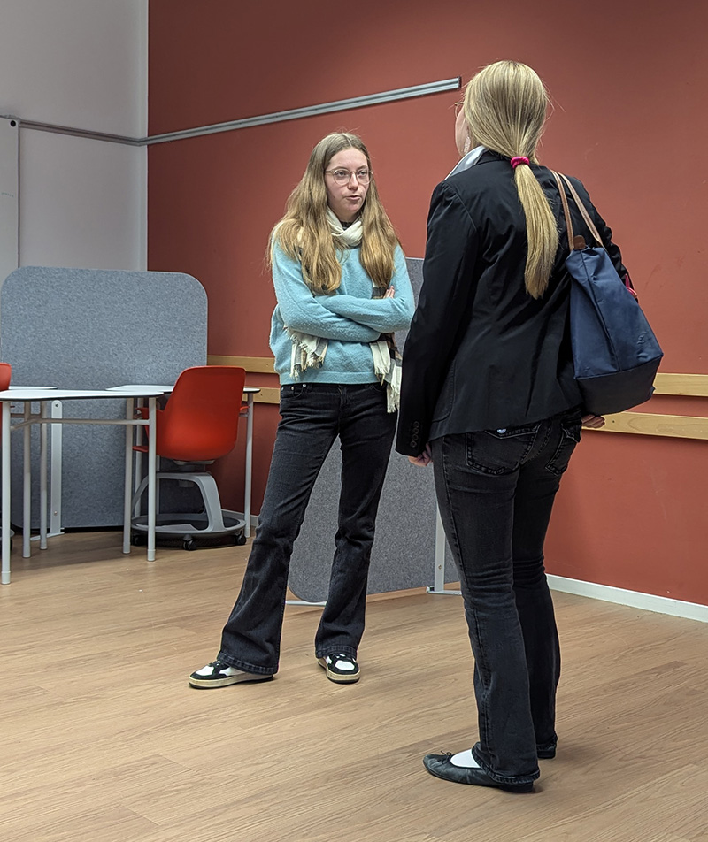 Only in English, please! 2